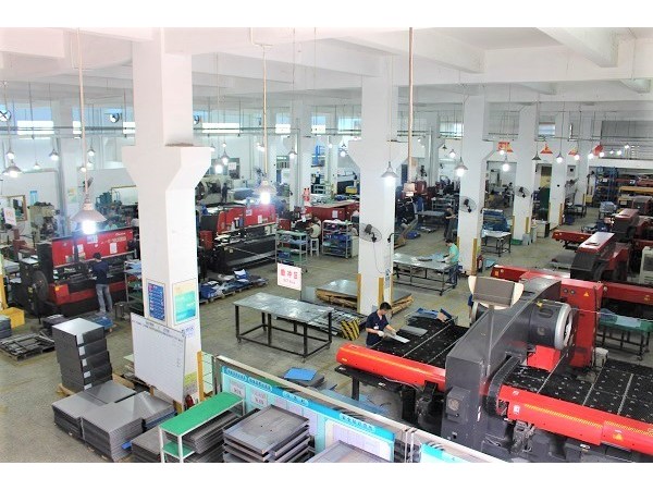 深圳鈑金沖壓加工現(xiàn)場是怎樣的？